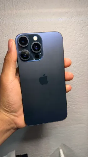 iPhone XR montado no 15 pro