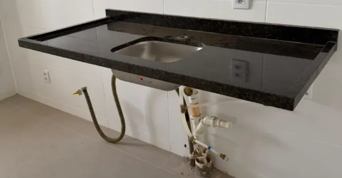 Bancada de Cozinha Granito Escuro + Cuba Inox Tecnocuba (Nova)