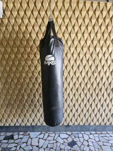 Saco de pancada MKS profissional, e par de luvas Ringside profissional!