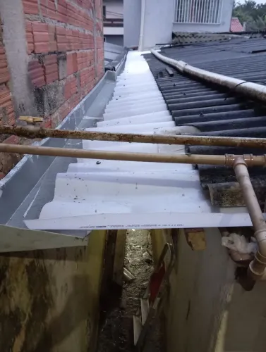 Faço serviço de pedreiro pintura telhado e outros só chamar 