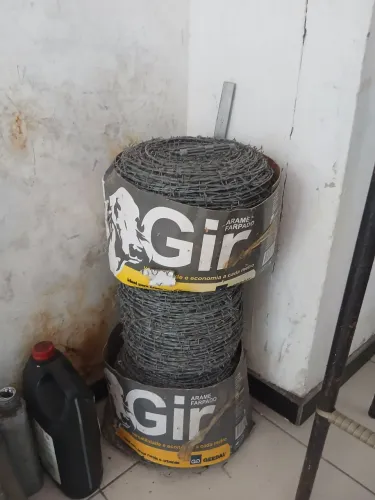Arame farpado novo 