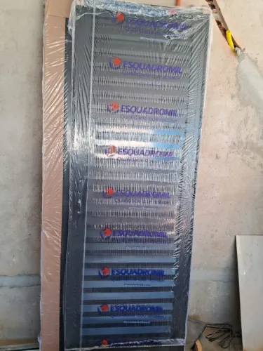 PORTA DE ALUMÍNIO PRETO LAMINADO - NOVA