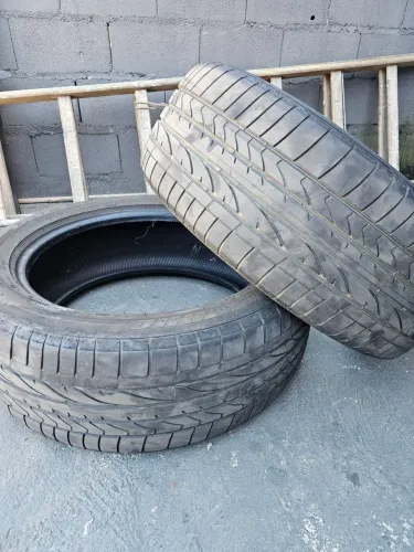 Par de pneu Bridgestone 255 50r 20