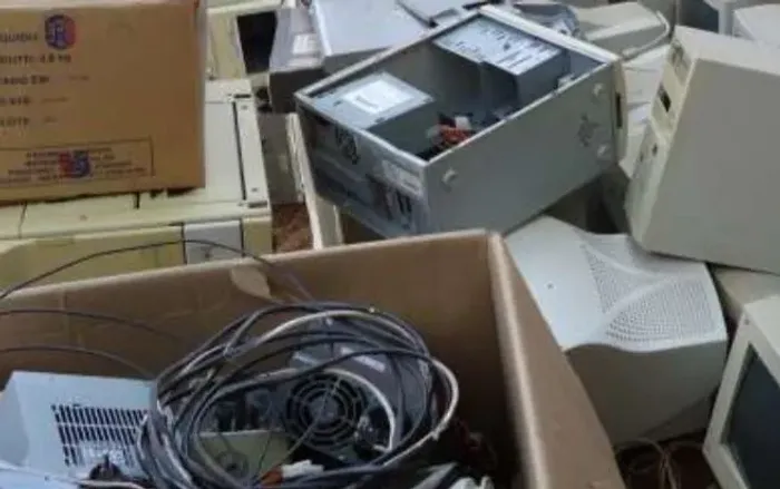 Sucata de eletrônicos retirar no local - monitores gabinetes placas fontes teclados etc