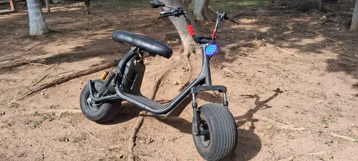 Scooter elétrico com 7km de autonomia