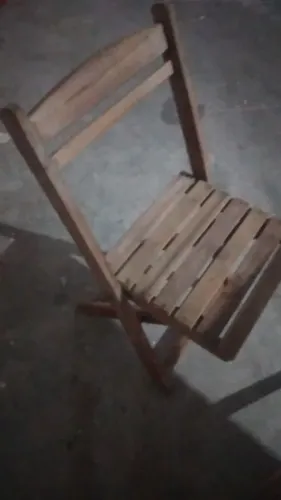 Conjunto de 3 cadeiras com 1 mesa em madeira para bar