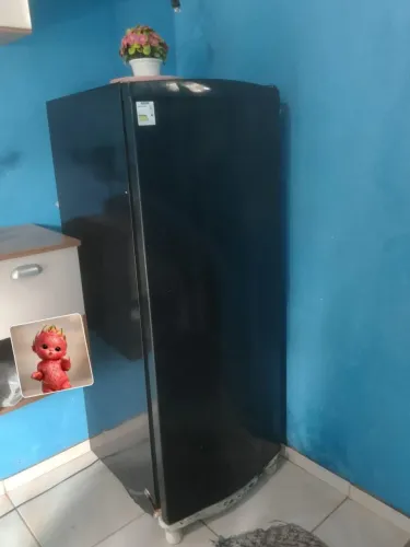 geladeira funcionando perfeitamente fazendo preço pra vender hoje ?