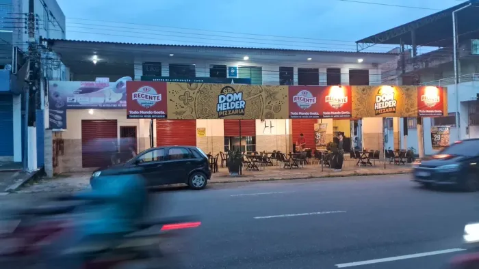 Prédio comercial no Japiim 10 salas alugadas 