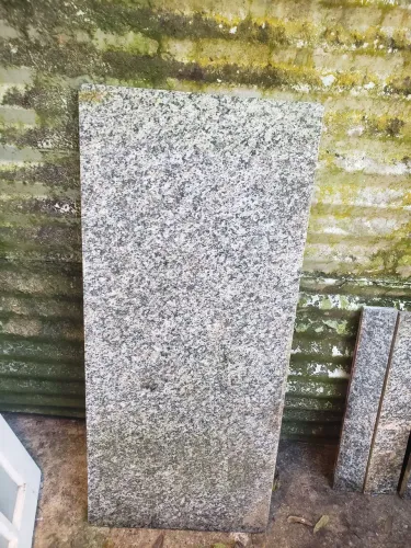 3 Pedras de granito usadas