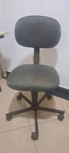 Cadeira de escritório cinza