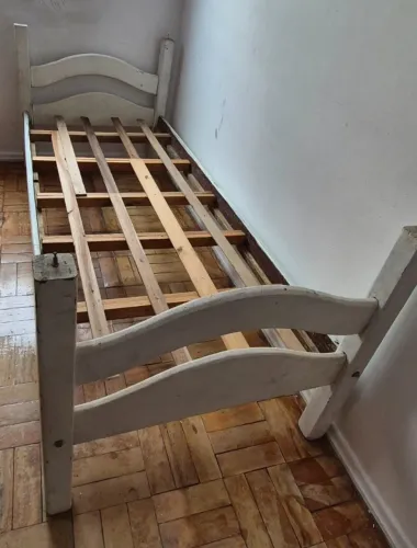 Cama de Solteiro em Madeira de Lei + Colchão