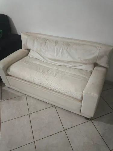 Sofá 2 lugares em courino branco
