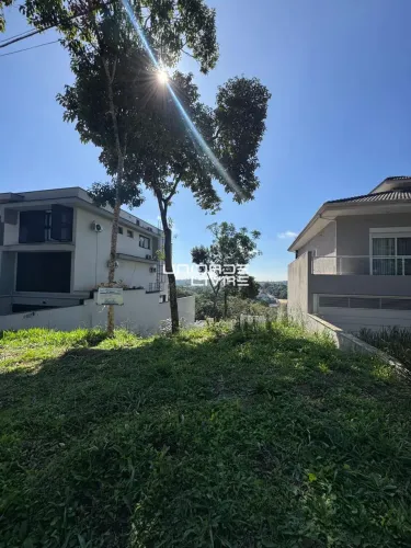 Terreno com 360m² no condomínio Aruã Eco Park