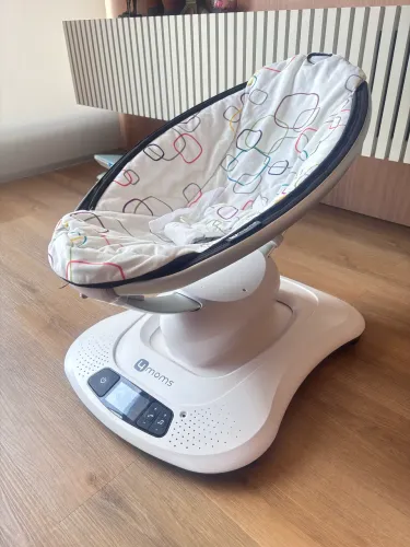 Cadeira de Balanço e Descanso MamaRoo 4.0