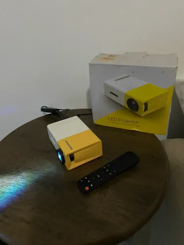 PROJETOR PORTÁTIL LED