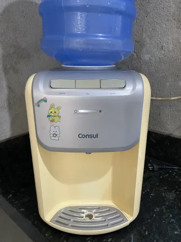 Bebedouro de mesa cônsul