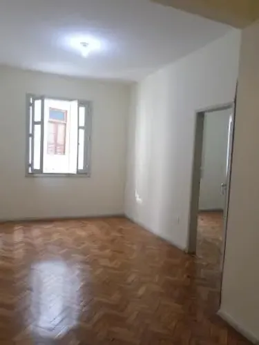 Excelente quarto e sala no Catete