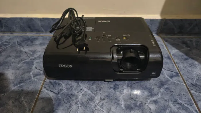 Projetor Epson PowerLite S5+ - Com Defeito na Imagem / Para Peças ou Conserto