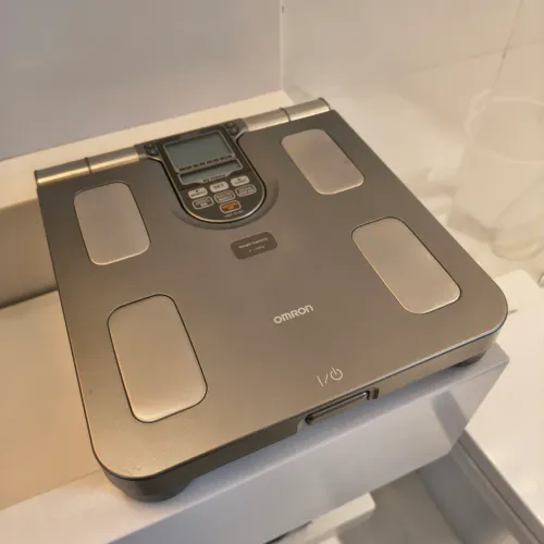 Balança Omron HBF-514C Bioimpedância