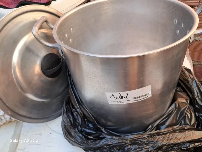 Panela de alumínio Retirada no local