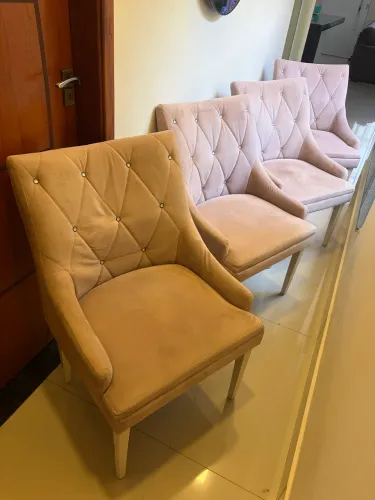 Conjunto de cadeiras estofadas