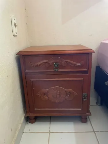 Cômoda de Madeira