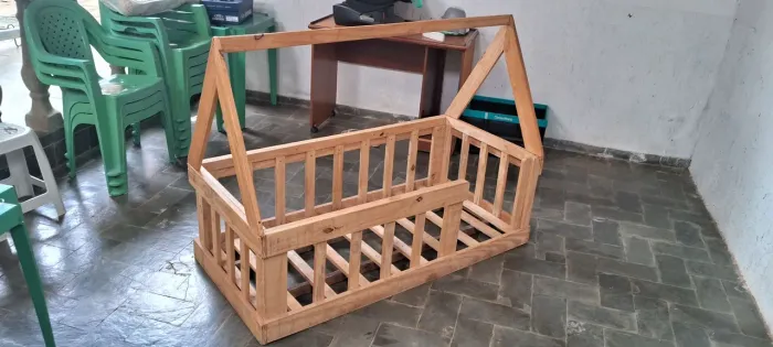 Cama Infantil Montessoriana em Madeira Maciça - Estilo Casinha