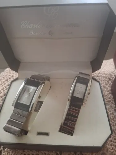 Vende se relógio para casal
