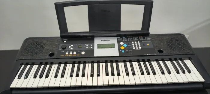 Teclado Yamaha PSR-E223
