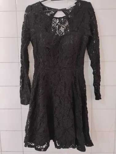Vestido Preto Rendado de Inverno 