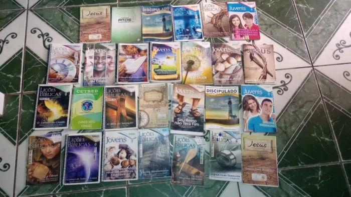 Revistas biblicas ( 40 Reais todos)