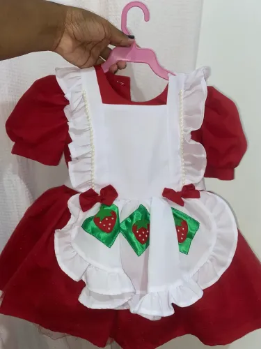 Vestido tema moranguinho, 1 ano.