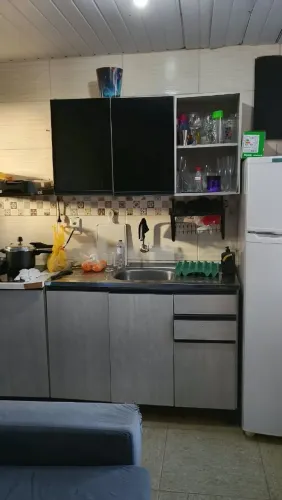 Vendo jogo de cozinha+ estante (Rack)