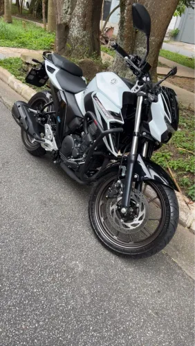 Yamaha fz 25 modelo 2026 com apenas 300 km 