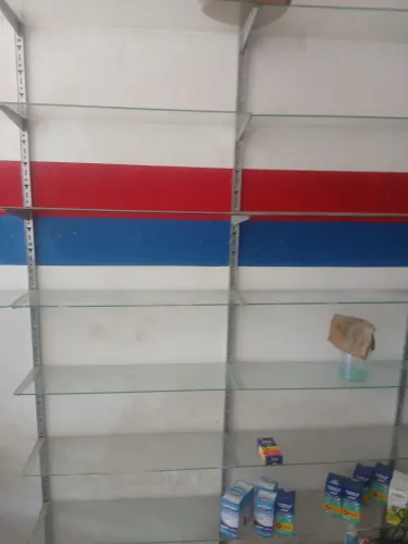 Pratilheiras e Balcão de vidro 