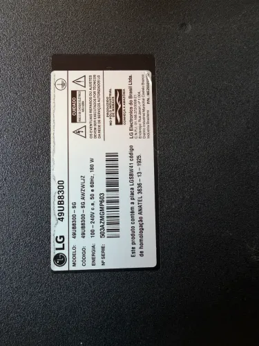 TV LG 50 polegadas com a tela quebrada. 