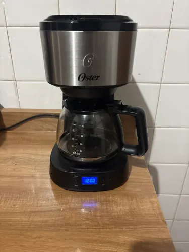 Cafeteira oster com time de preparo automático