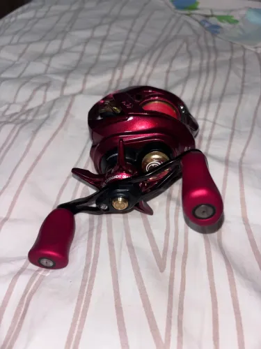 Carretilha Daiwa Salamandura SV70 TW