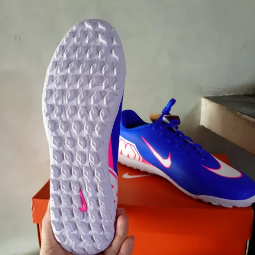 Chuteira Nike mercurial