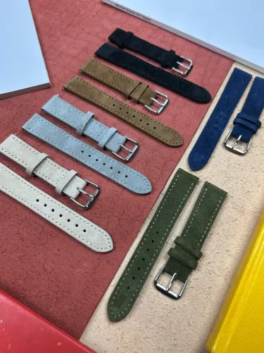 Duas pulseiras Relogio suede