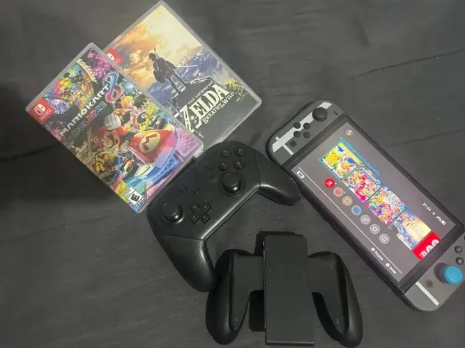 Nintendo Switch Smash Bros + Pro Controller + 2 Jogos