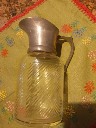 Jarra de vidro e inox