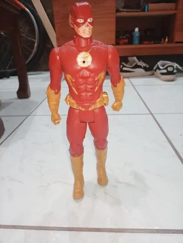 Boneco colecionável ou brinquedo, flash