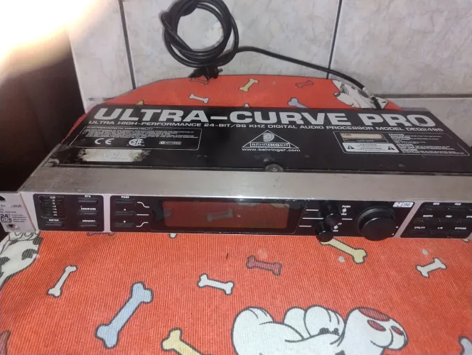 Equalizador Behringer Ultra Curve 2496