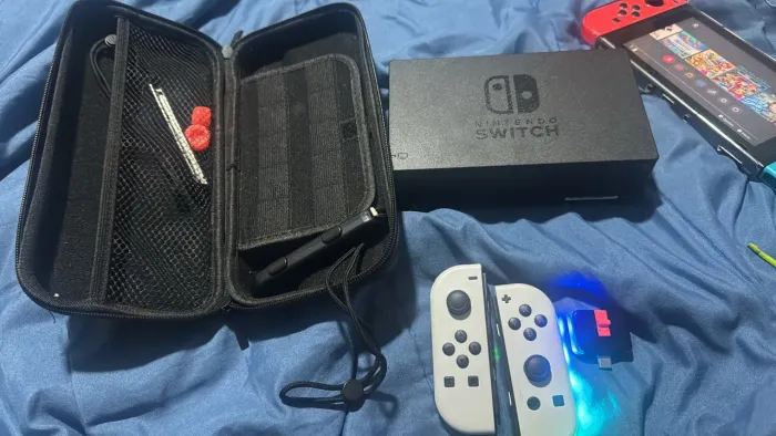 Nintendo Switch V1 DESTRAVADO - vários acessórios