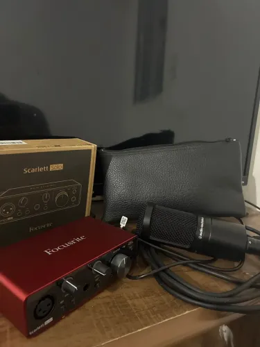 Kit Home Studio Focusrite Scarlett 3ª Geração + AT2020 Excelente Estado
