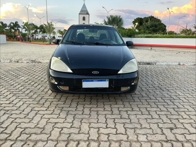 Ford Focus Ghia Sed. 2.0 16v/ 2.0 16V Flex 4P 2002