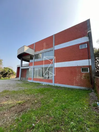 Destak Imóveis aluga pavilhão de frente para a ERS-122 com 560m² de ár