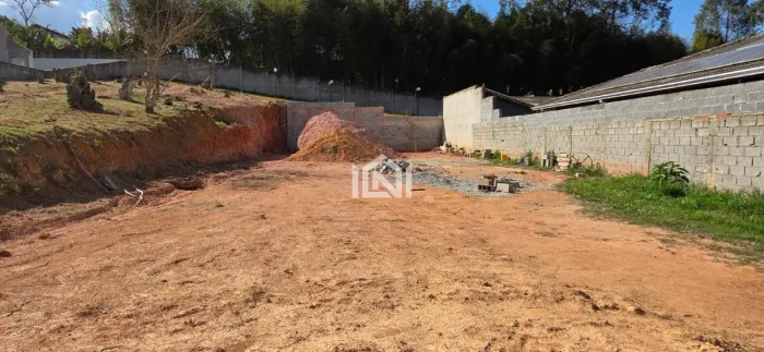 Terreno à venda no condomínio Paysage Brise.