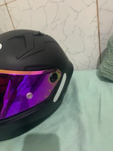 Capacete GP TECH, vendo por 650,00 semi novo número 62